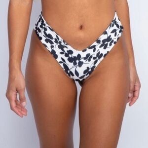 SKATIE Mandi bottom in Greenwich 🖤